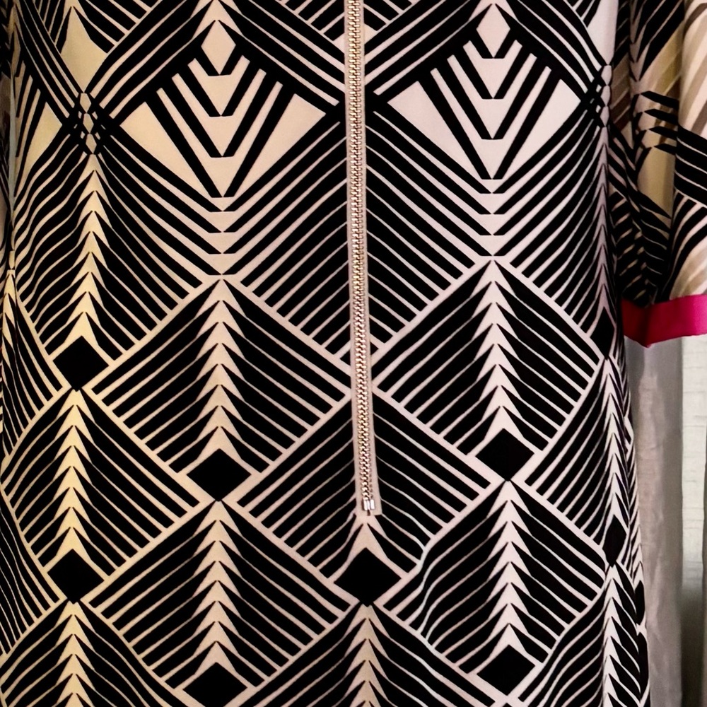 2590 - Eliza J Black and White Geometric Dress with Pink Trim NWT SIZE 8 - Picture 7 of 14